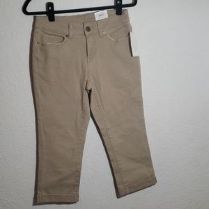 Capri pants mid - rise slim fit size 4